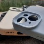 Чехол с MagSafe для iPhone 15, Silicone Case, фиолетово-черный, закрытая камера