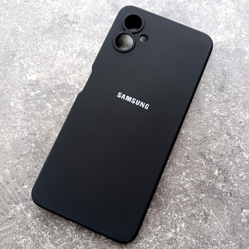 Чехол для Samsung A06, Silicone Case, с логотипом, черный Чехол для Samsung A06, Silicone Case, с логотипом, черный